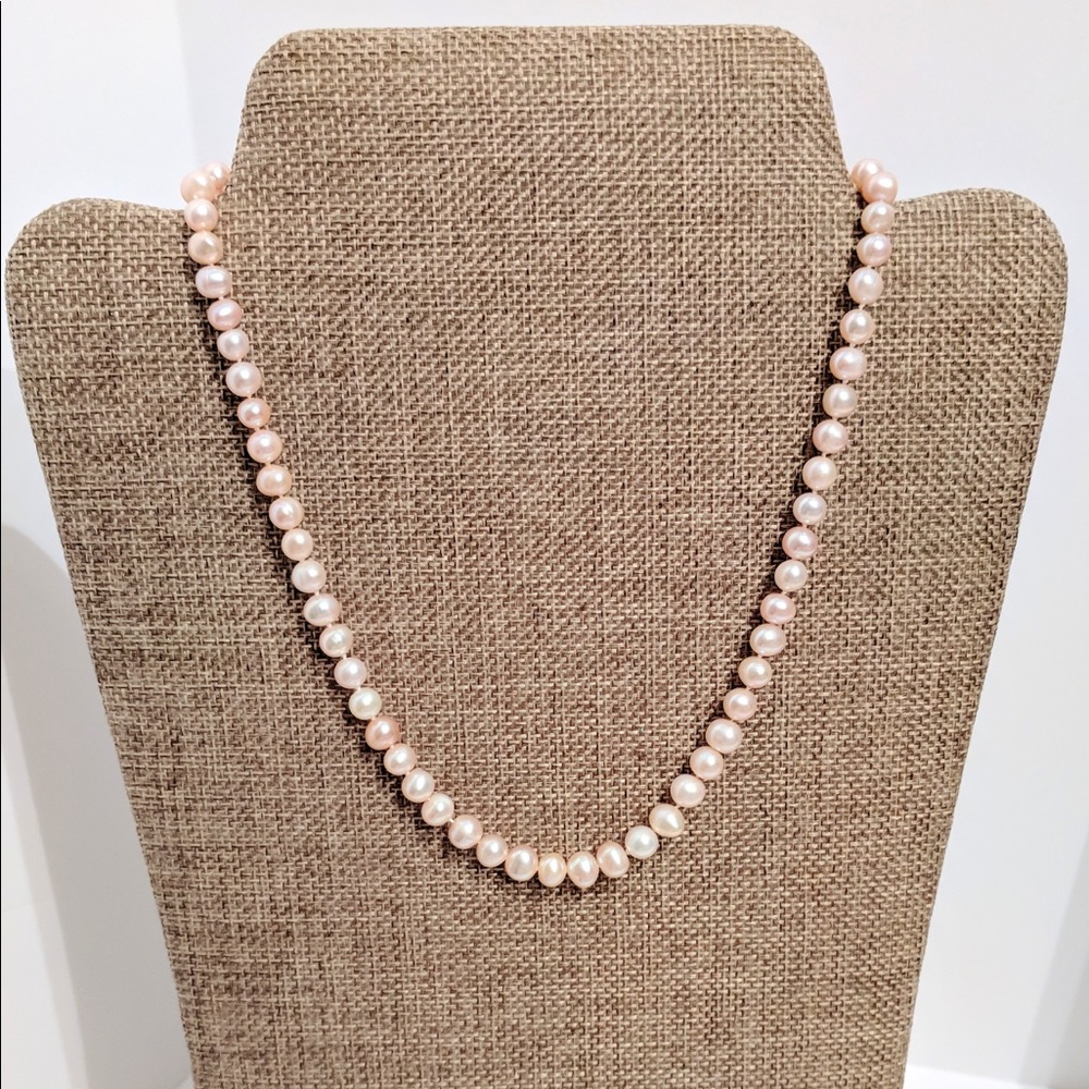 Kendra Scott blush pearl vintage necklace